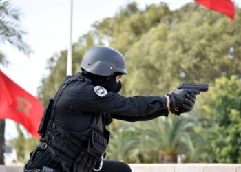 ضابط أمن يجبر على استخدام سلاحه الوظيفي بشكل تحذيري بالفنيدق