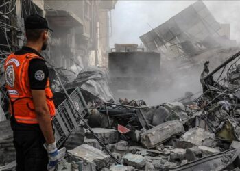 غزة.. الدفاع المدني: الاحتلال الإسرائيلي استهدف “متعمدا” 5 مقرات للنازحين