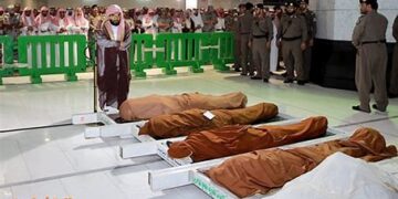 ارتفاع درجة الحرارة يؤدي إلى وفاة نحو 600 حاج على الأقل خلال مناسك الحج في مكة