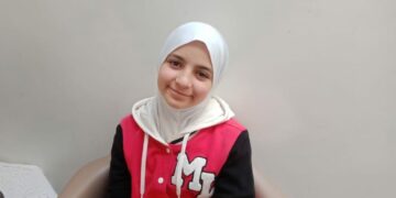 إنصاف تلميذة بعد مقاضاتها لمدرسة فرنسية منعتها من ارتداء الحجاب.