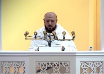 خطيب  يوم عرفة يتجاهل غزة في دعائه .. الدلائل و المؤشرات