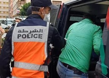 الشرطة القضائية بمراكش توقف ثلاثة أشخاص لتورطهم في قضية تتعلق بالنصب والاحتيال.