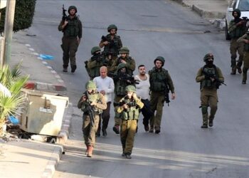 الجيش الإسرائيلي يعتقل 30 فلسطينيا في الضفة الغربية