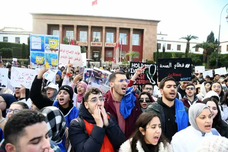 Sit-in-des-etudiants-en-medecine-devant-le-Parlement19