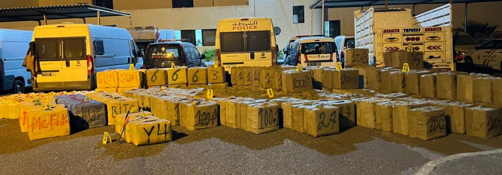 الأمن الإقليمي بمدينة آسفي:إحباط عملية تهريب دولي لشحنة من المخدرات تزن ثمانية أطنان و112 كيلوغراما من مخدر الشير 7 WhatsApp Image 2024 09 22 a 11.02.27 ab0052bd