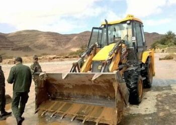 وزارة التجهيز تسخر إمكانيات ووسائل هامة لإعادة فتح حركة المرور بعد الفيضانات