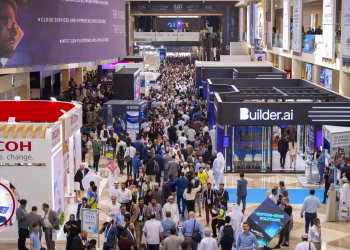 مباحثات بدبي بين السيدة غيثة مزور والمدير العام لسلطة مركز دبي التجاري العالمي