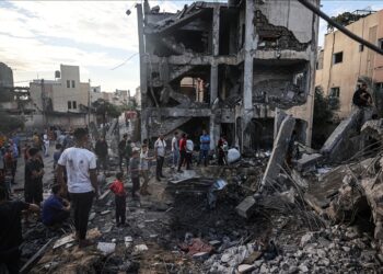 غزة تُواجه دمارًا: الخدمات المدنية معطلة والفلسطينيون بلا حماية