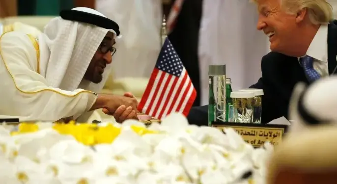 صحيفة فرنسية: الإمارات تخرق الجبهة العربية التي تعارض مخطط ترامب التهجيري في غزة. 1 صحيفة فرنسية: الإمارات تخرق الجبهة العربية التي تعارض مخطط ترامب التهجيري في غزة.