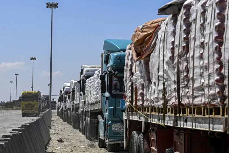 202405mena_egypt_rafah_crossing_humanitarian_aid_gaza-1
