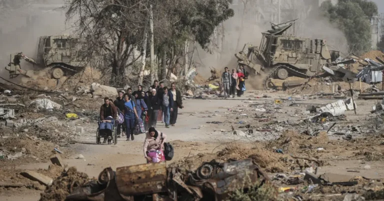 202411mena_ip_gaza_salahaldinroad_evacuation