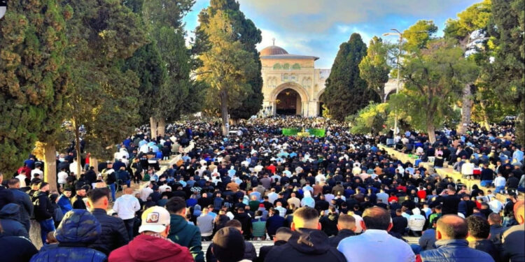 المسجد الأقصى: عشرات الآلاف يؤدون صلاة عيد الأضحى