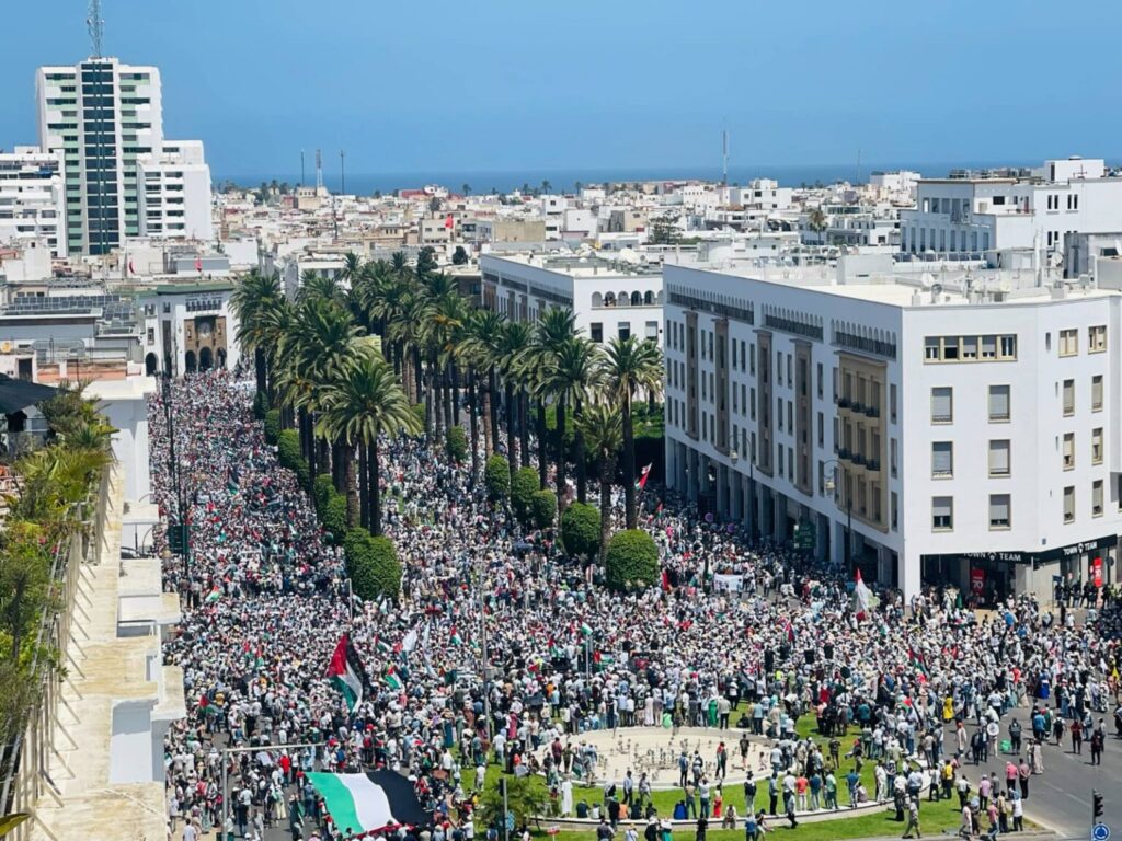 المغاربة ينتفضون بالرباط: مسيرة حاشدة تندد بالإبادة وتدعو لوقف فوري للحرب على غزة 8 687cd1de7e543 1536x1152 1