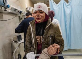 صحة غزة تنهار: أكثر من 600 هجوم إسرائيلي يضع المستشفيات على حافة الانهيار وسط نقص الوقود والإمدادات  —