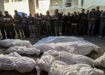 مصادر طبية: 45 شهيدا في قطاع غزة منذ فجر اليوم