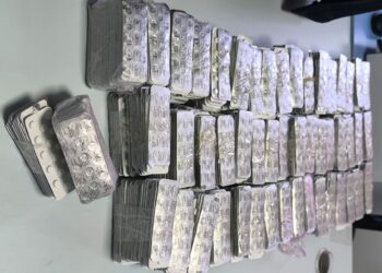 إحباط عملية تهريب ضخمة بمعبر باب سبتة.. ضبط أكثر من 30 ألف قرص طبي مخدر على متن سيارة مسجلة بالخارج
