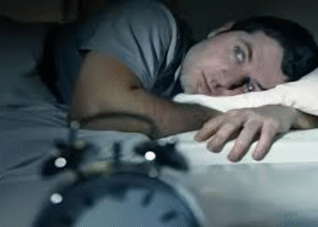 تأثير نقص النوم على الدماغ والأعصاب.. طبيب يشرح المخاطر المتعلقة بذلك