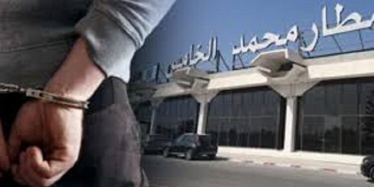 بفضل "اليقظة الحدودية".. الأمن المغربي يطيح بفرنسي مطلوب دولياً في قضايا غسل ملايين الأورو. 1 مطلوب بموجب نشرة حمراء من الإنتربول.. توقيف مواطن فرنسي من أصول جزائرية بمطار طنجة
