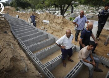 وزارة الصحة بغزة: 54 شهيدًا مجهولي الهوية في غزة دُفنوا بمقابر جماعية لاختفاء أيّ دلائل لهويتهم