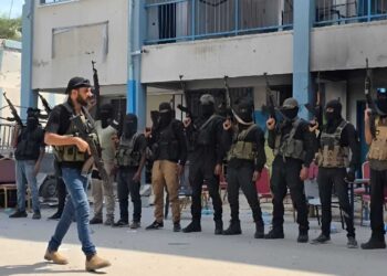 تحت إشراف إسرائيلي، بدأت واشنطن في تجهيز ميليشيات غزة بهدف استبدال حماس.