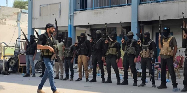 تحت إشراف إسرائيلي، بدأت واشنطن في تجهيز ميليشيات غزة بهدف استبدال حماس.