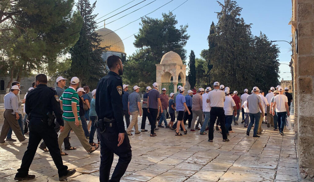 اقتحم حوالي 550 مستوطناً باحات المسجد الأقصى. 1 اقتحام الأقصى بحماية شرطة 1