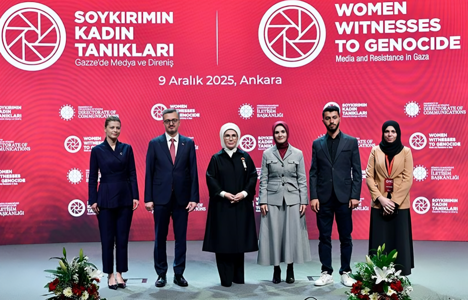 thumbs b c f0ff2df2a54f8180392628f94e779f41