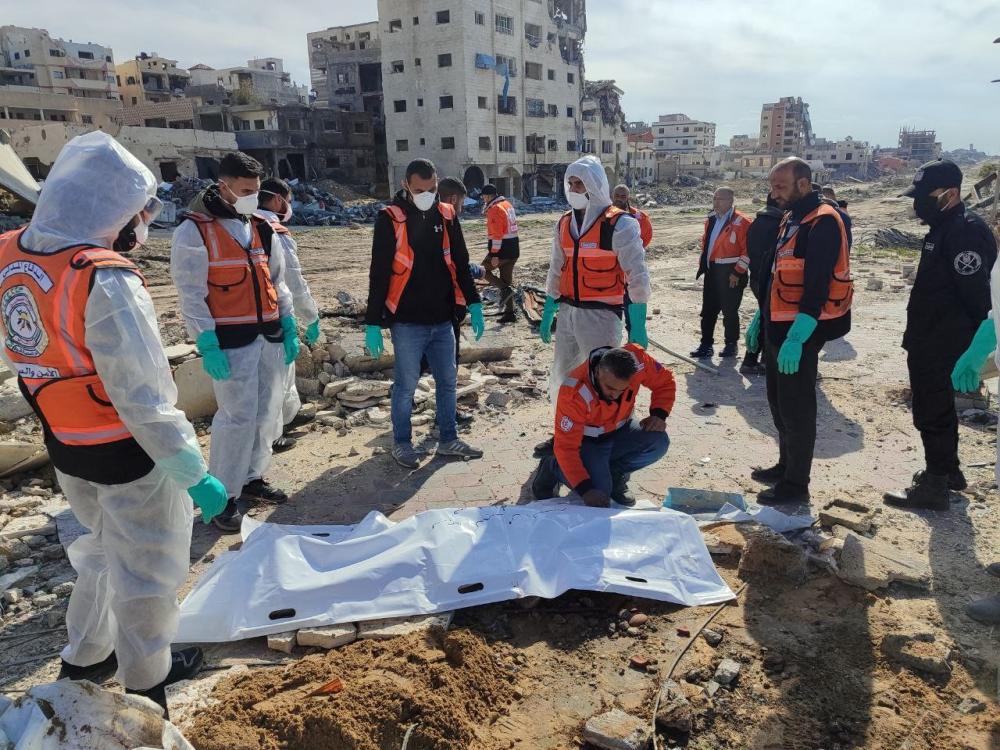 الدفاع المدني: انتشال جثث 37 شهيدًا من منطقة الدرج في مدينة غزة.