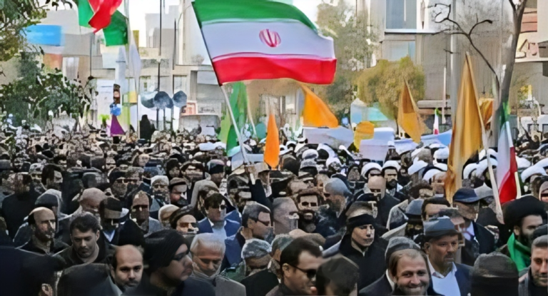 إيران