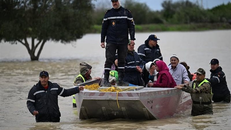 للأسبوع الثاني على التوالي، يواجه المغرب آثار الفيضانات، فيما تسعى فرق الإنقاذ جاهدة لانتشال المحاصرين. 2 619