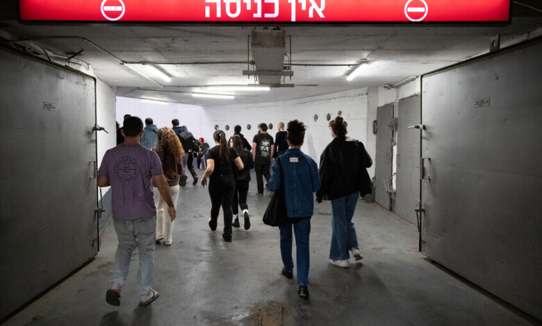 شلل وتعتيم واسع في إسرائيل.. قرارات وقيود جديدة للجبهة الداخلية وسط تصاعد الضربات من إيران ولبنان 1 69a8b2194c59b72bd12e16f1
