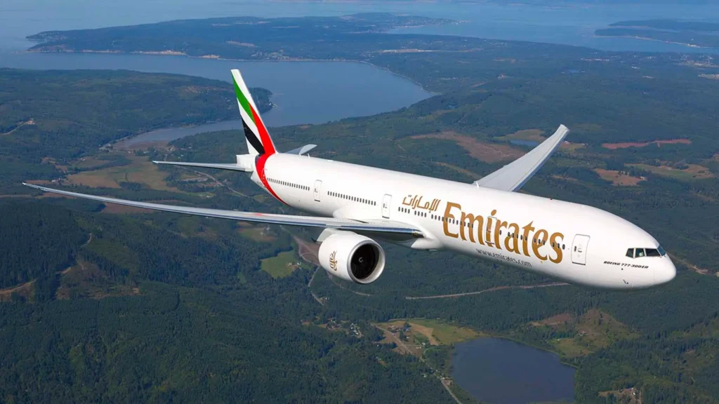 الإمارات.. عودة حركة الطيران بعد انتهاء الإجراءات الوقائية التي تم تطبيقها بشكل مؤقت. 2 Emirates Fly Better 6