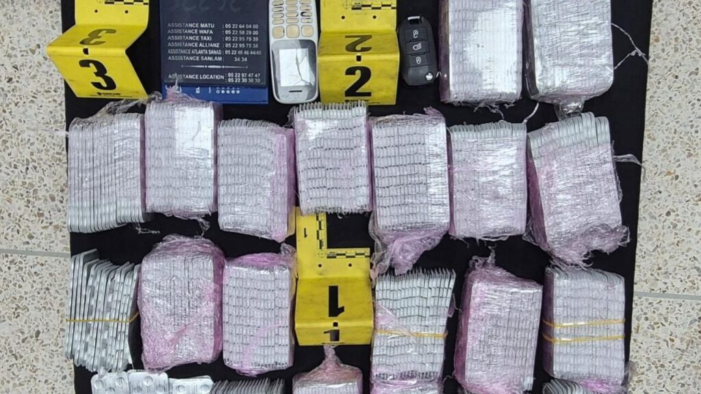 طنجة ضربة موجعة لشبكات "القرقوبي": حجز 12 ألف قرص "ريفوتريل" بمنطقة بني مكادة بطنجة. 1 eOZCBx O 1280x720 1