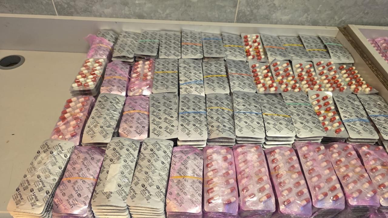 طنجة المتوسط: إجهاض تهريب 17 ألف قرص طبي مخدر و60 كيلوغراماً من “المعسل”.