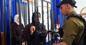 إعلام الأسرى: توثيق 7 اعتداءات قمعية ضد أسيرات سجن “الدامون” خلال 21 يوماً.