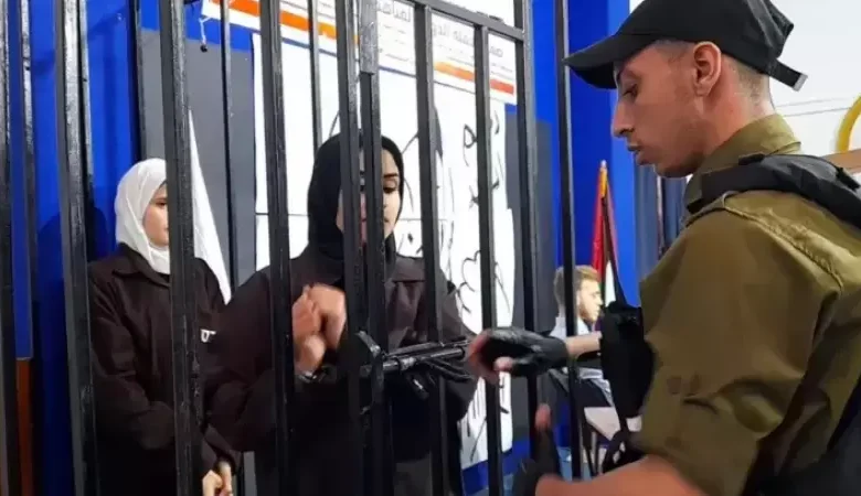 "إعلام الأسرى" يحذر: الاحتلال يصعد تنكيله بالأسيرات ويحرمهن من الحجاب وملابس الصلاة. 1 dp0EO