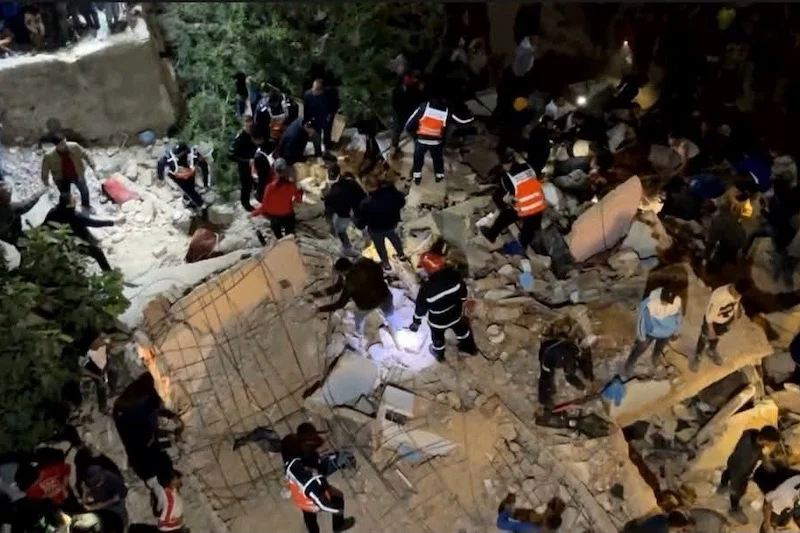 مأساة في تطوان: مصرع طفلين بانهيار جزئي لبناية بالمدينة العتيقة