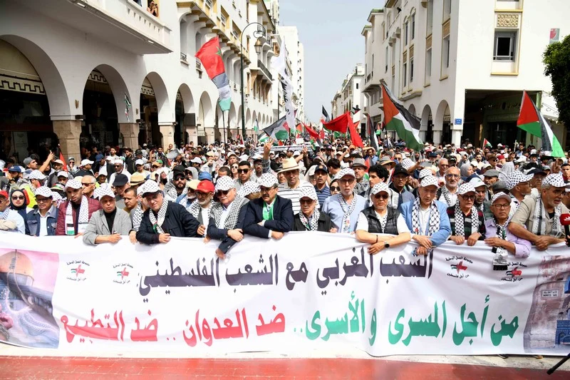 الرباط تهتز بمسيرة وطنية كبرى تضامناً مع الأسرى الفلسطينيين والمقدسات