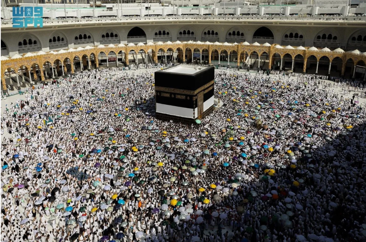 حجاج بيت الله الحرام يؤدون طواف الإفاضة في أجواء إيمانية وخدمات متكاملة