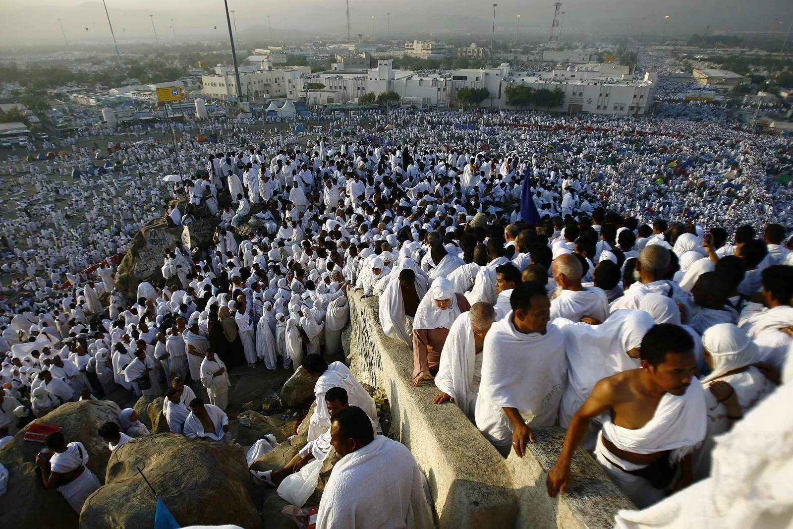 يوم عرفة.. مشاعر الخشوع تملأ قلوب الحجاج