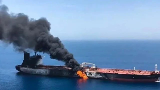 الحرس الثوري الإيراني يعلن استهداف ناقلة نفط وقواعد أمريكية بالكويت والبحرين