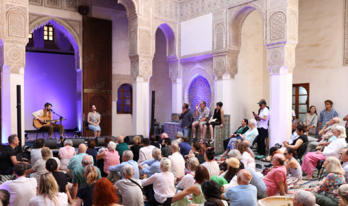 نيام بوري تأسر جمهور “دار العديل” بفاس في رحلة موسيقية بين التراث الإيرلندي والإبداع المعاصر