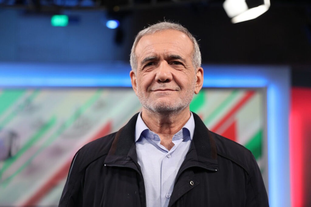 الرئيس الايراني بزشكيان: أجبرنا واشنطن على التراجع 180 درجة وعلى قبول حقنا النووي 1 الرئيس الإيراني مسعود بزشكيان