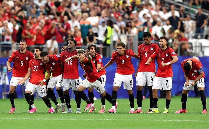 الصحفي رومان مولينا يتوعد الفيفا والاتحاد الأرجنتيني بتفجير فضيحة تاريخية. 3 images 78