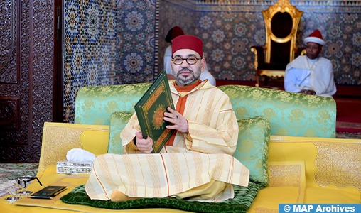 أمير المؤمنين يترأس حفلاً دينياً بالقصر الملكي في الرباط تخليداً لذكرى المولد النبوي الشريف.