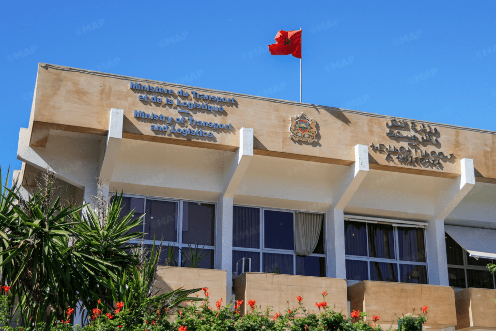 وزارة النقل واللوجستيك تعلن عن صرف دفعة إضافية من الدعم الاستثنائي المباشر لمهنيي النقل الطرقي (أشخاص وبضائع) لمواجهة غلاء أسعار المحروقات. 4 Siege ministere du Transport et de la Logistique