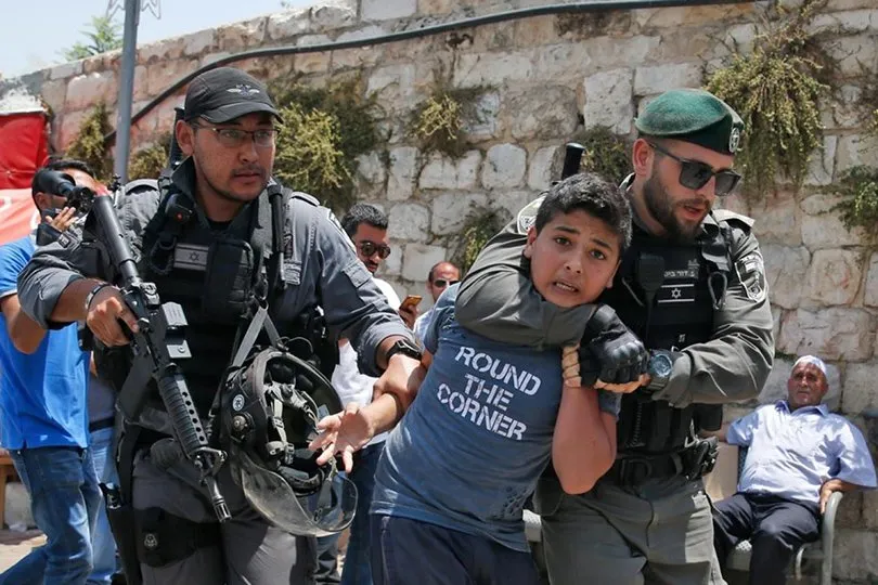 قرابة 370 طفلاً فلسطينياً يقبعون في سجون الاحتلال. 2 file 6a9170ae09f78