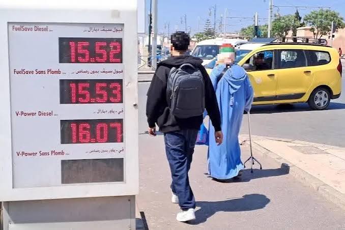 وزارة النقل واللوجستيك تعلن عن صرف دفعة إضافية من الدعم الاستثنائي المباشر لمهنيي النقل الطرقي (أشخاص وبضائع) لمواجهة غلاء أسعار المحروقات. 2 images 2026 08 04T235758.879