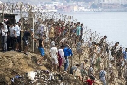 الهجرة الجماعية وأزمة الثقة في النموذج المغربي. قراءة تحليلية لأحداث سبتة