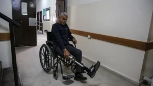 انتقادات لشركة أديداس بسبب رعايتها لجندي إسرائيلي في ظل معاناة آلاف المدنيين في غزة من فقدان أطرافهم.